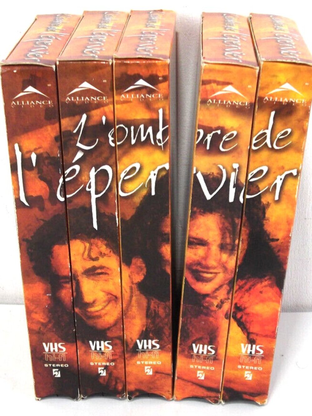 A L'ombre De L'épervier (VHS)(French) Tested Complete Set